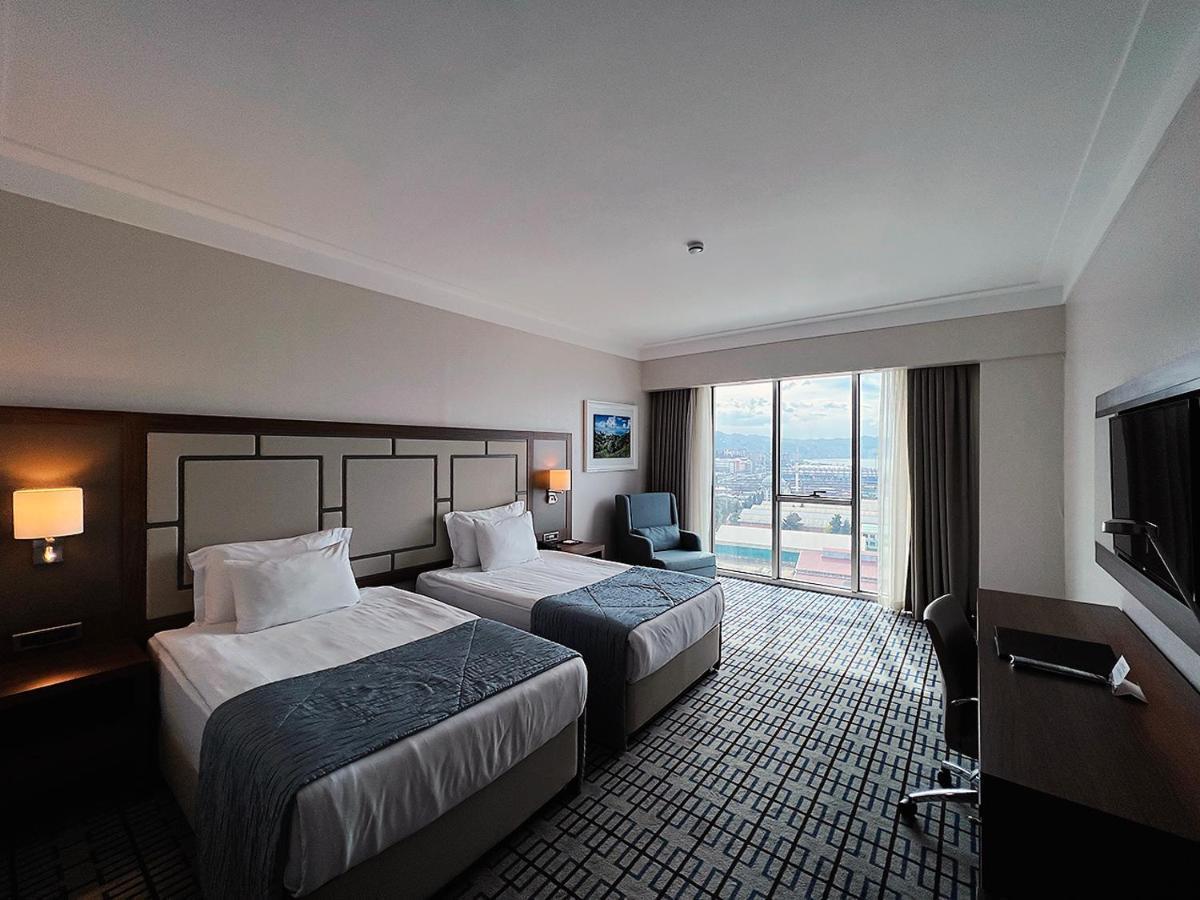 Hotel Ramada Plaza By Wyndham Rize Exterior foto A room at the hotel