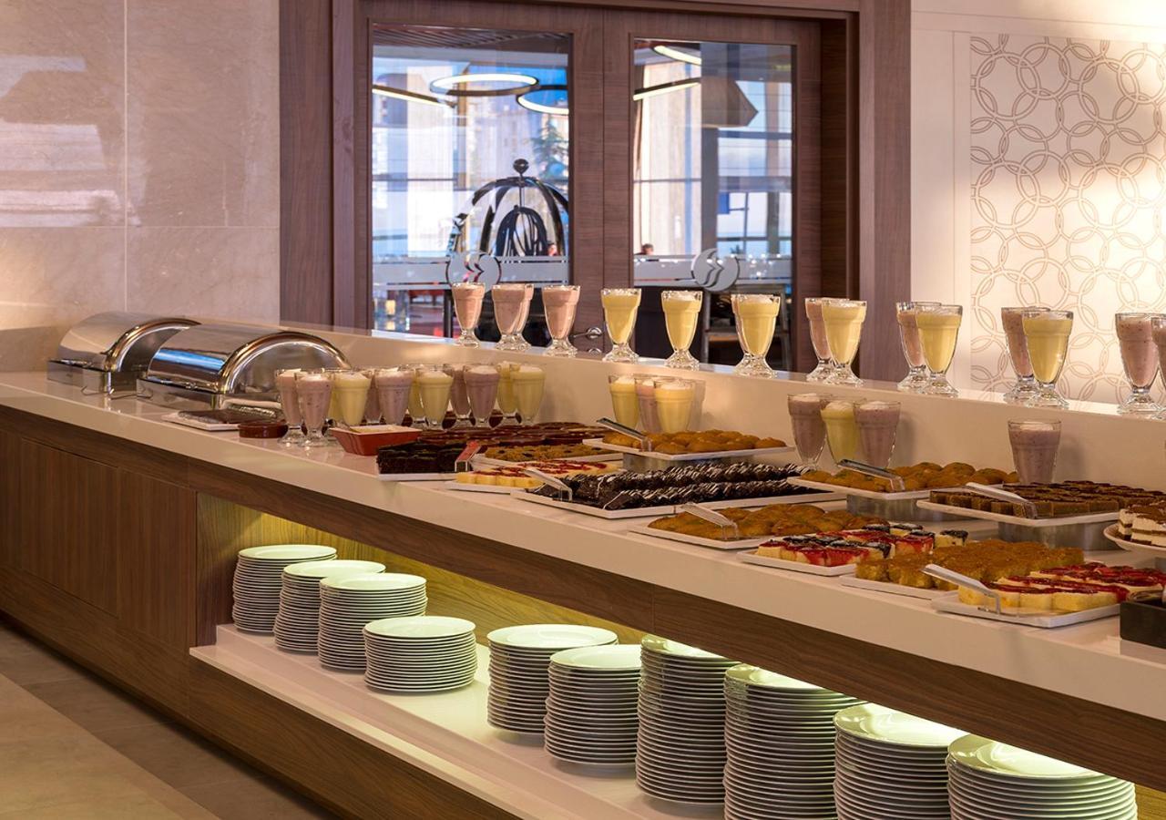 Hotel Ramada Plaza By Wyndham Rize Exterior foto A buffet at a hotel