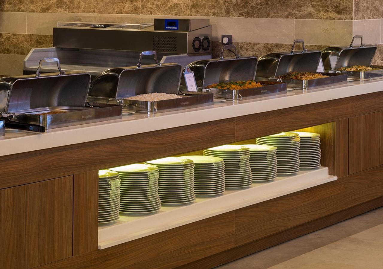 Hotel Ramada Plaza By Wyndham Rize Exterior foto A chafing dish buffet